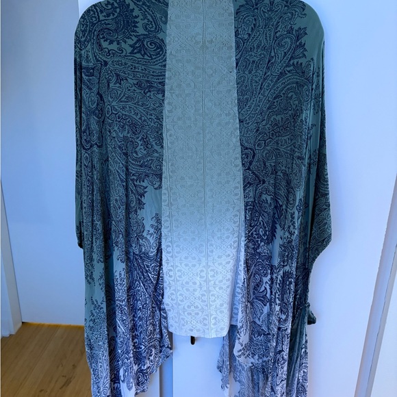 Altar'd State Green and Blue Paisley Kimono - Picture 2 of 2